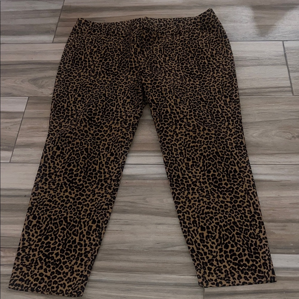 Old Navy Animal Print leopard pixie Trousers